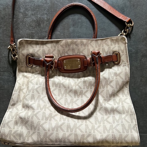 Michael Kors Handbags - Michael Kors LX purse